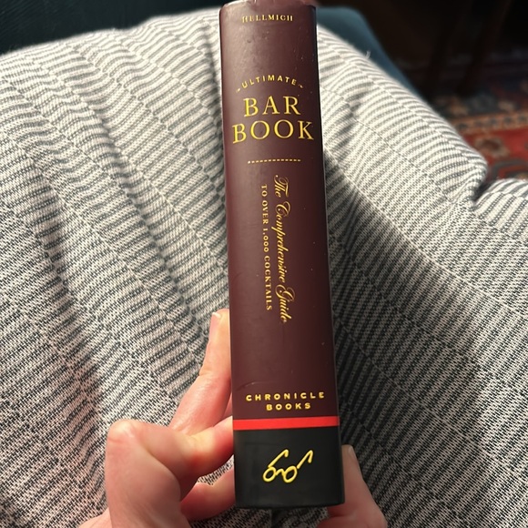 Ultimate Bar Book - The Comprehensive Guide to over 1,000 Cocktails - Picture 2 of 3